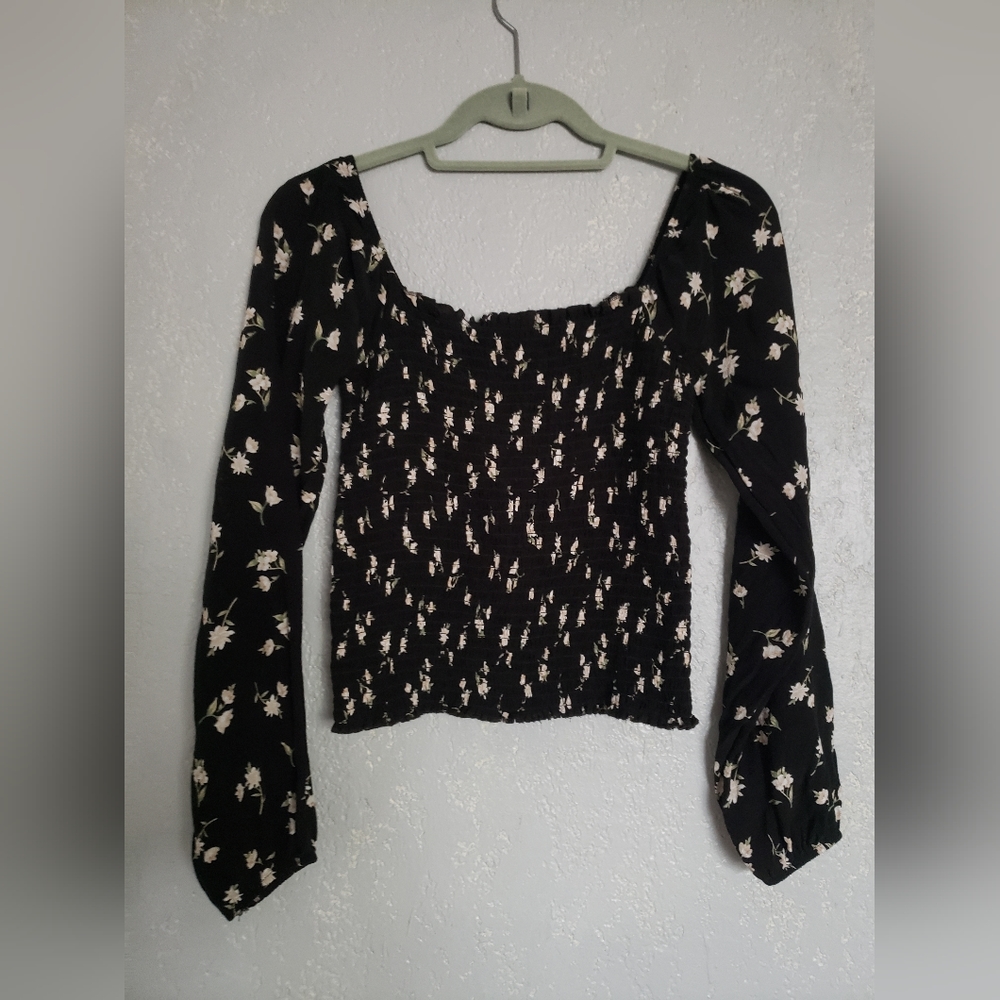 American Eagles Outfitters long sleeves top black floral color size XS used